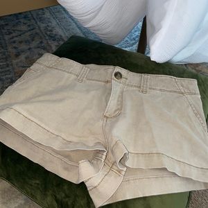 Cute Hollister Low Rise Khaki Short